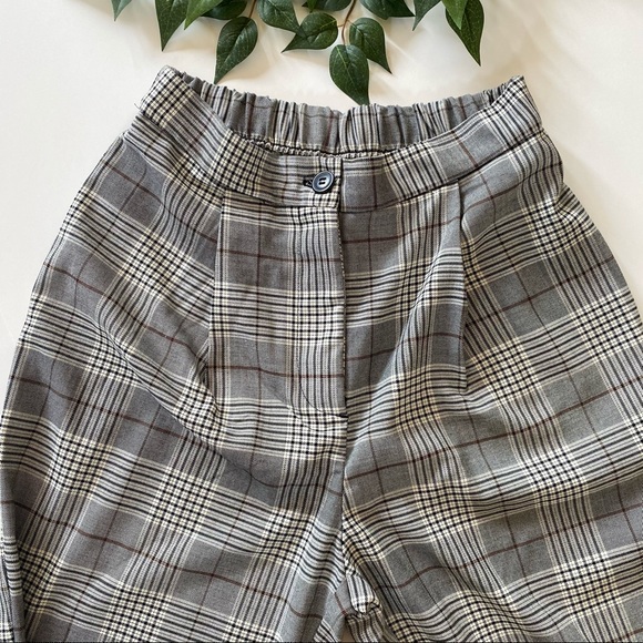 Plaid Ankle Length Pleated Trousers - Picture 2 of 6